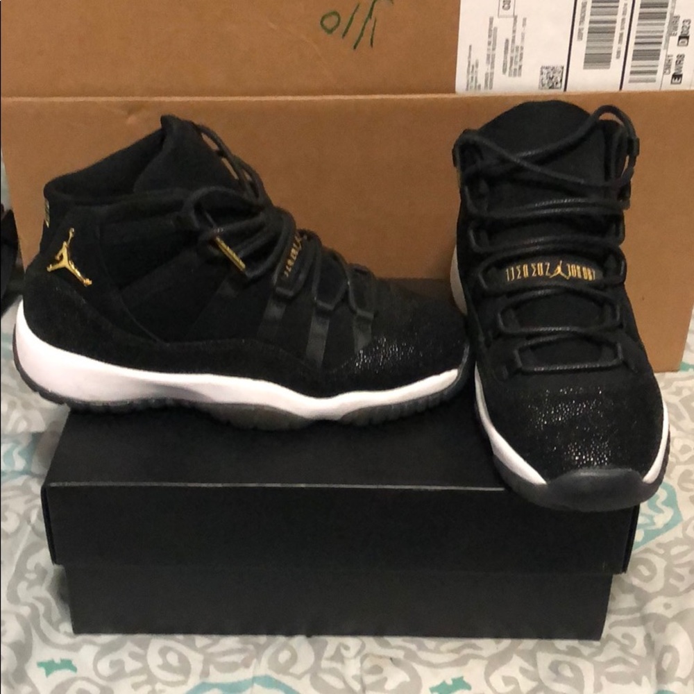 Sneakers with box
